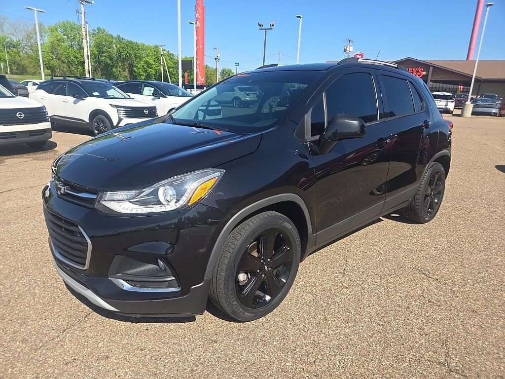Used 2018 Chevrolet Trax Premier w/ Midnight Edition FWD image 3