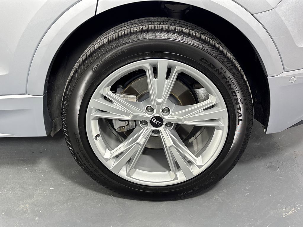 Used 2021 Audi Q8 Premium Plus AWD/4WD image 31
