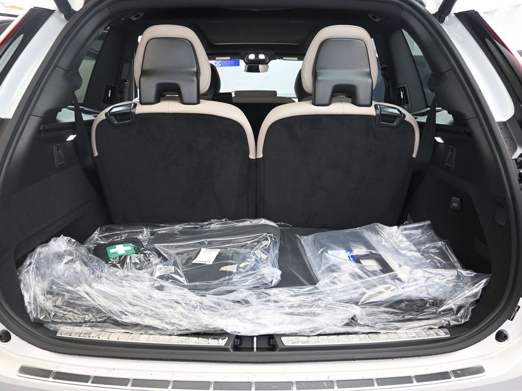 New 2026 Volvo XC90 B6 Plus w/ Protection Package Premier image 18