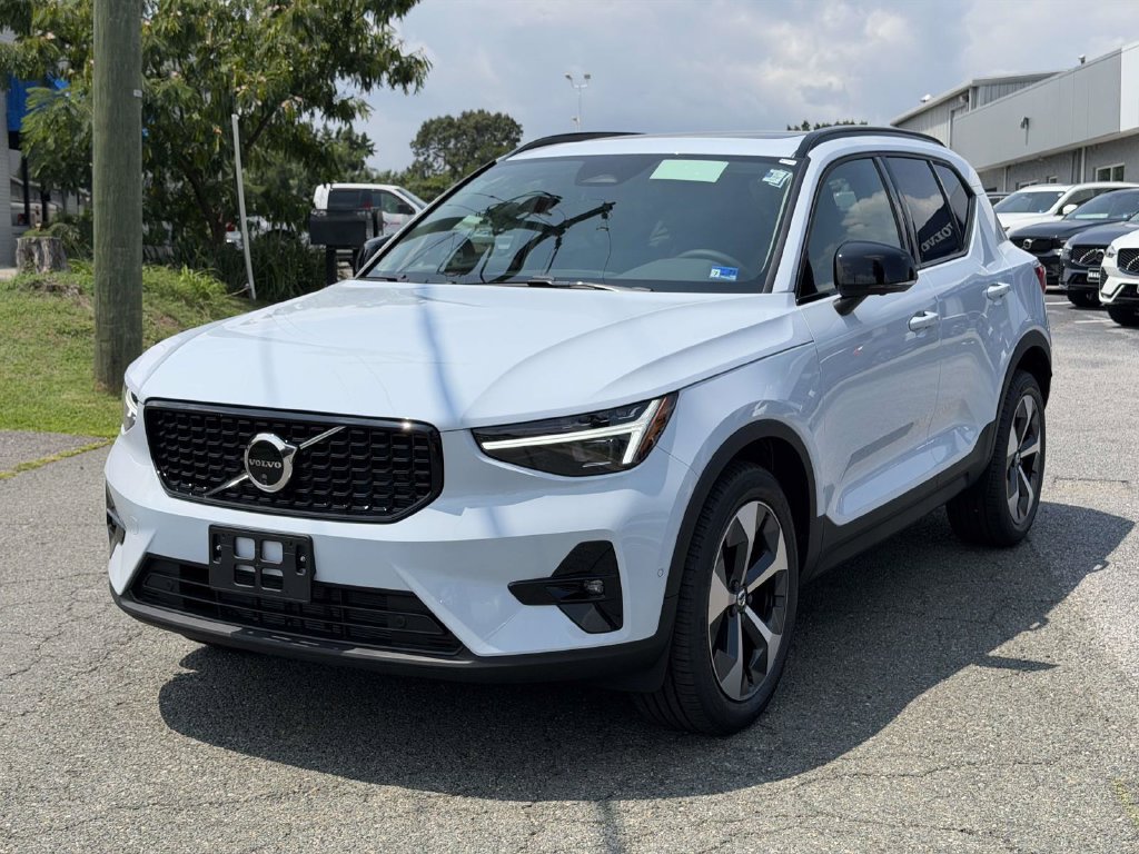 New 2026 Volvo XC40 B5 Plus w/ Protection Package Premier AWD/4WD image 22