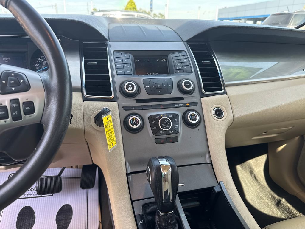 Used 2017 Ford Taurus SEL FWD image 19