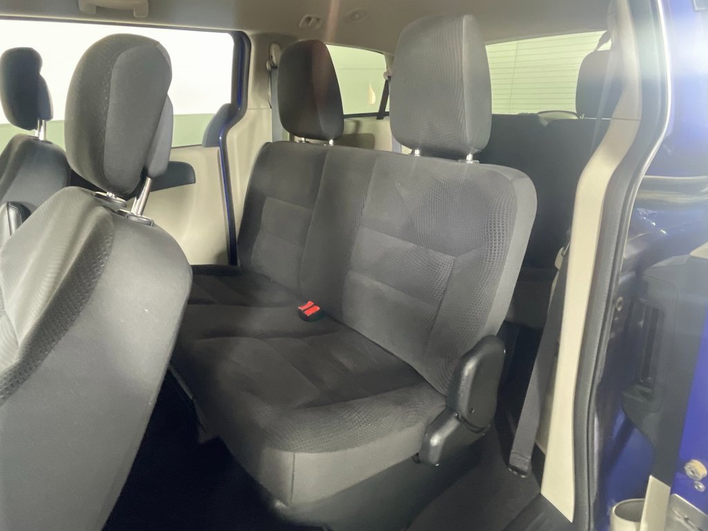 Used 2018 Dodge Grand Caravan SE w/ UConnect Hands-Free Group image 24