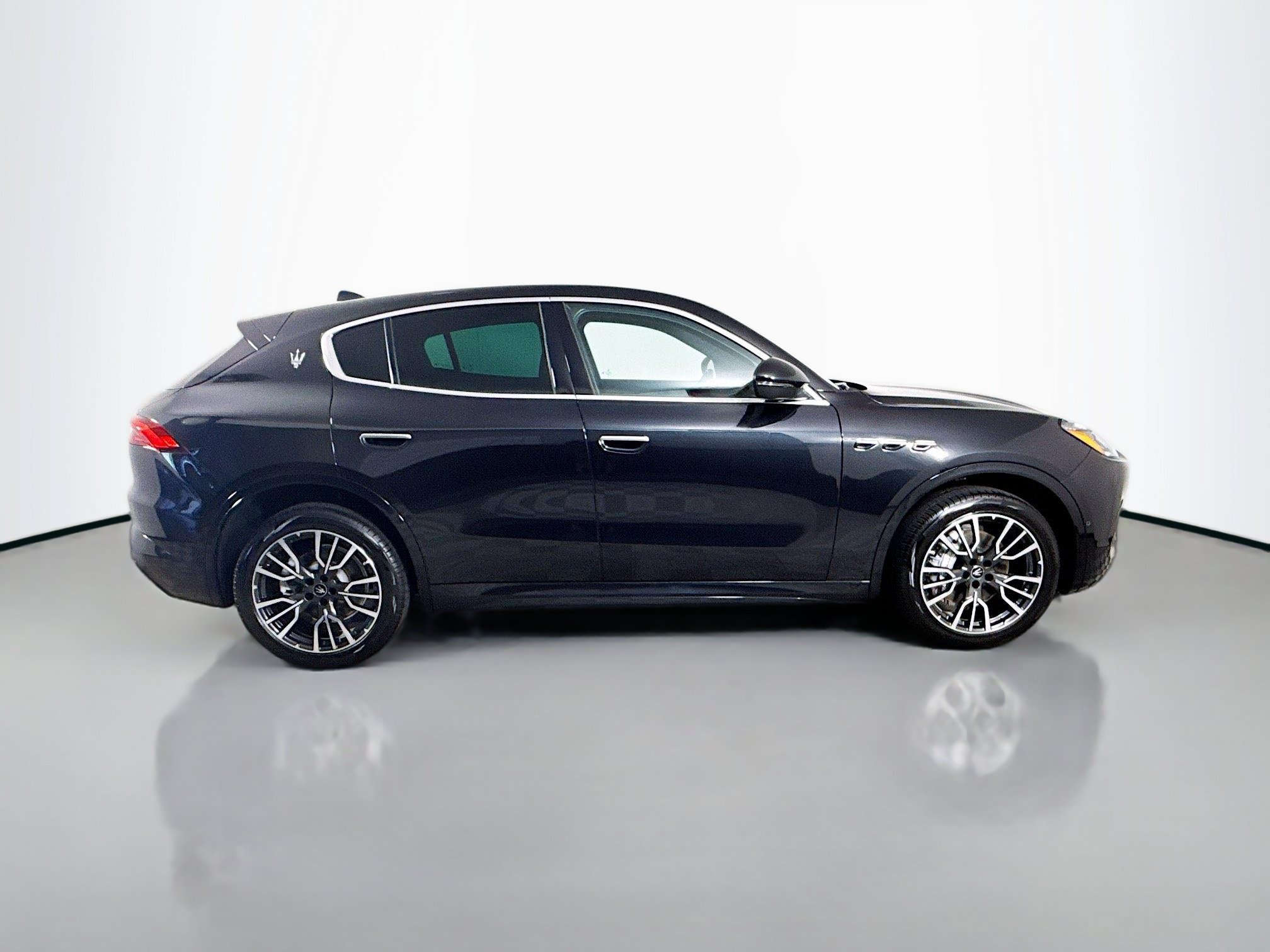 Used 2025 Maserati Grecale GT AWD/4WD image 11