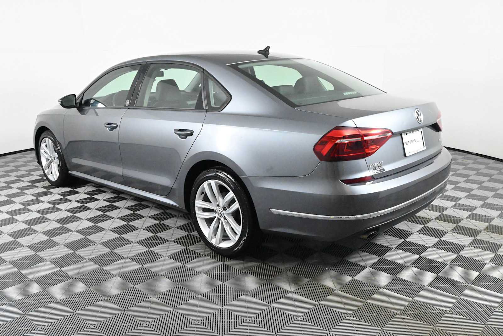 Used 2019 Volkswagen Passat 2.0T Wolfsburg FWD image 6