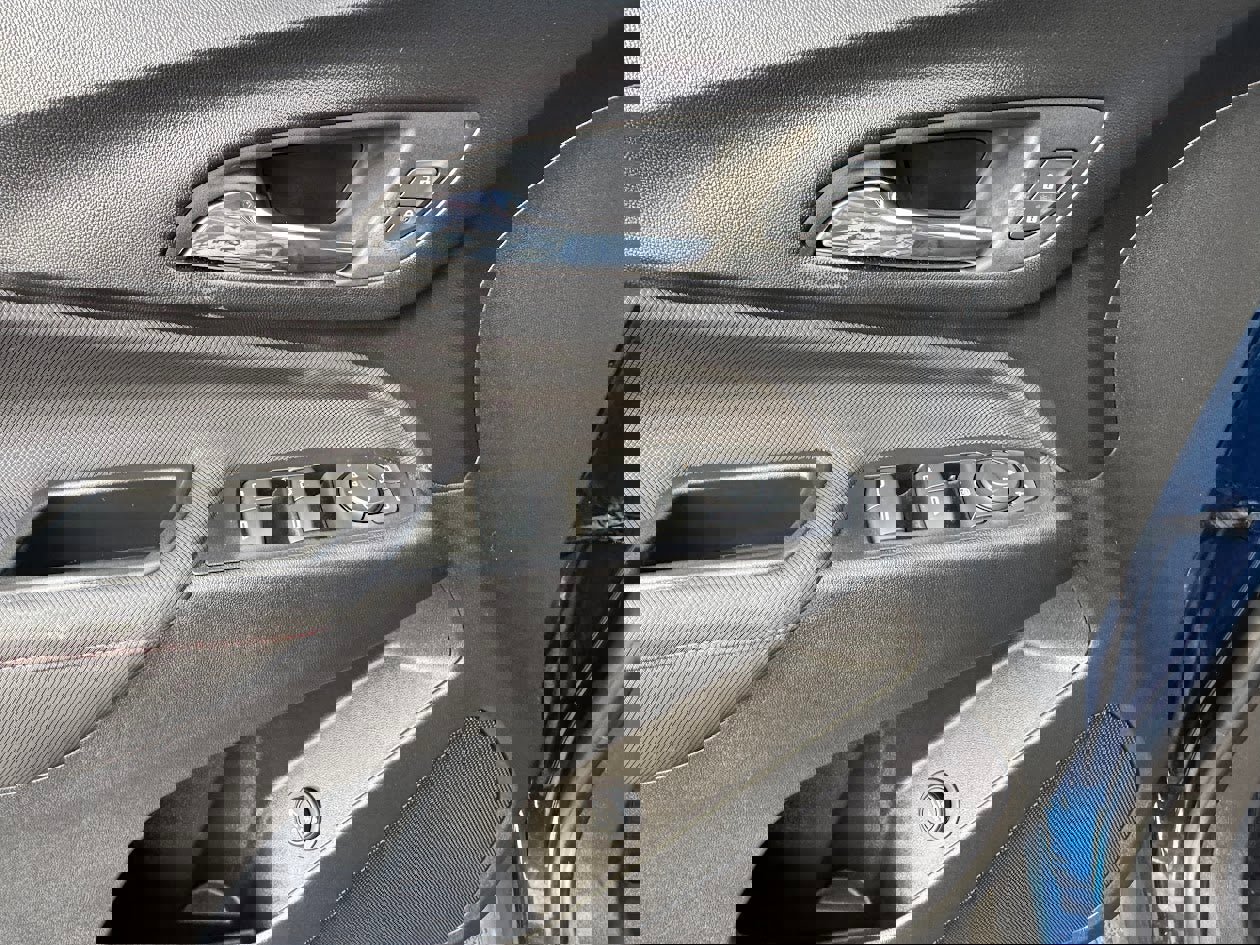 Used 2022 Chevrolet Equinox RS w/ Infotainment Package image 11