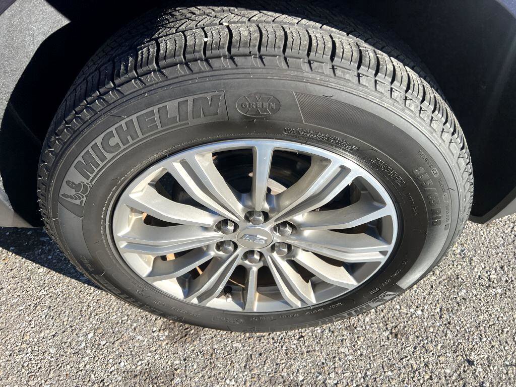 Used 2017 Cadillac XT5 Luxury w/ Driver Awareness Package image 19