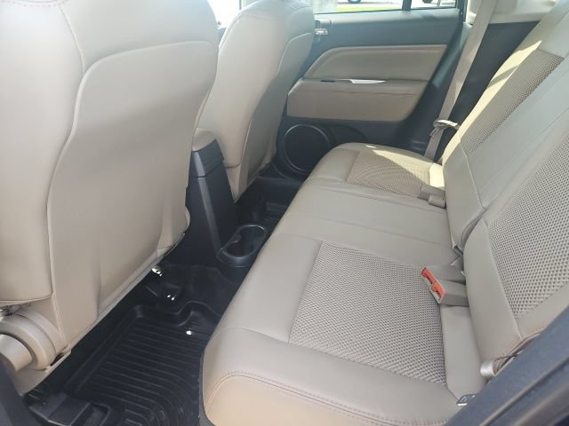 Used 2017 Jeep Compass Latitude FWD image 17