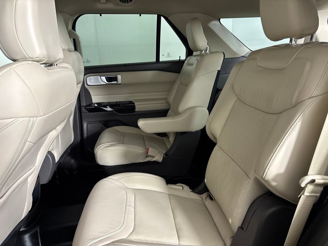 Used 2021 Ford Explorer Platinum w/ Equipment Group 601A AWD/4WD image 28