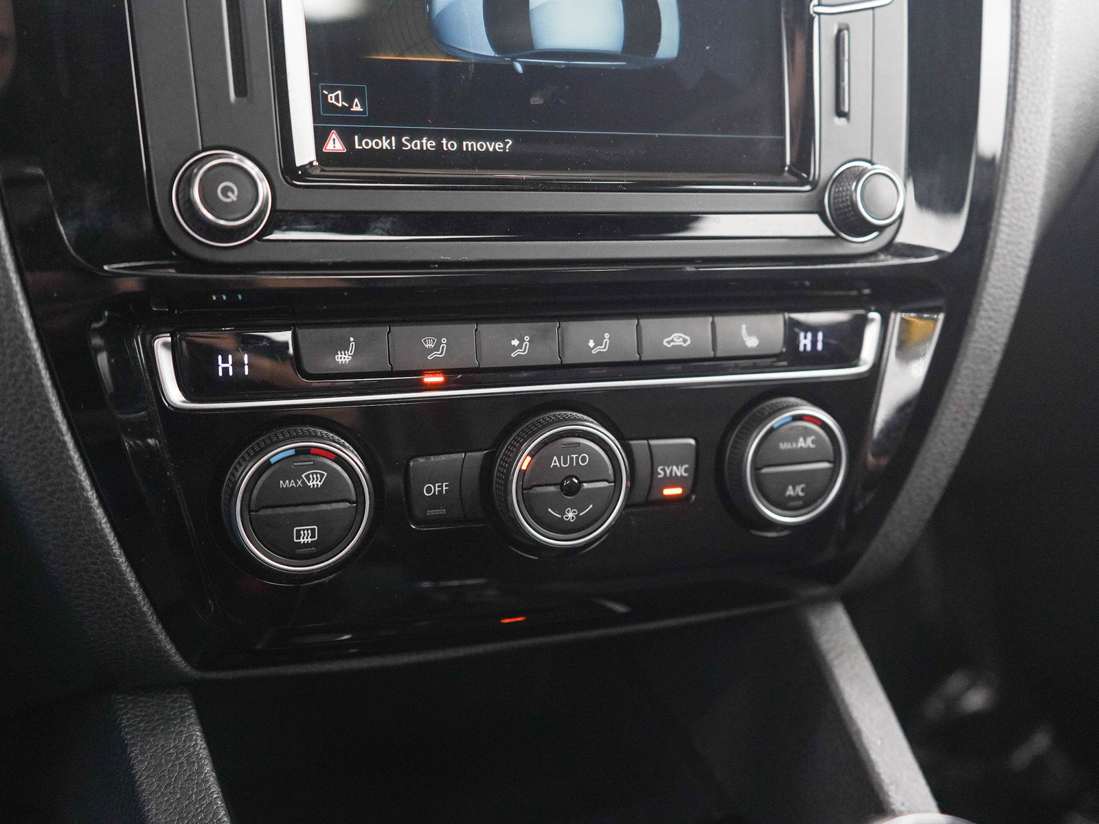 Used 2017 Volkswagen Jetta GLI FWD image 21