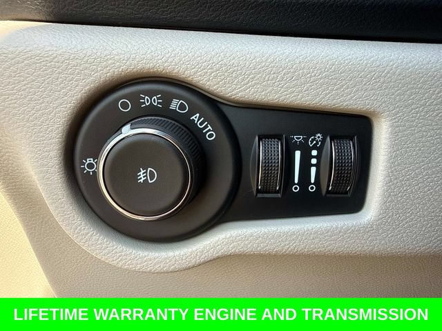 Used 2024 Chrysler Pacifica Touring-L FWD image 33