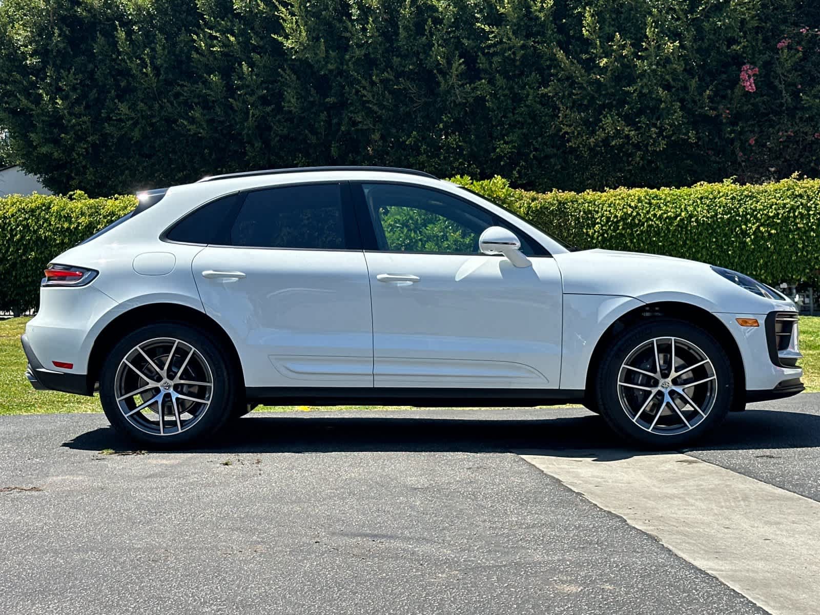 New 2026 Porsche Macan AWD/4WD image 9