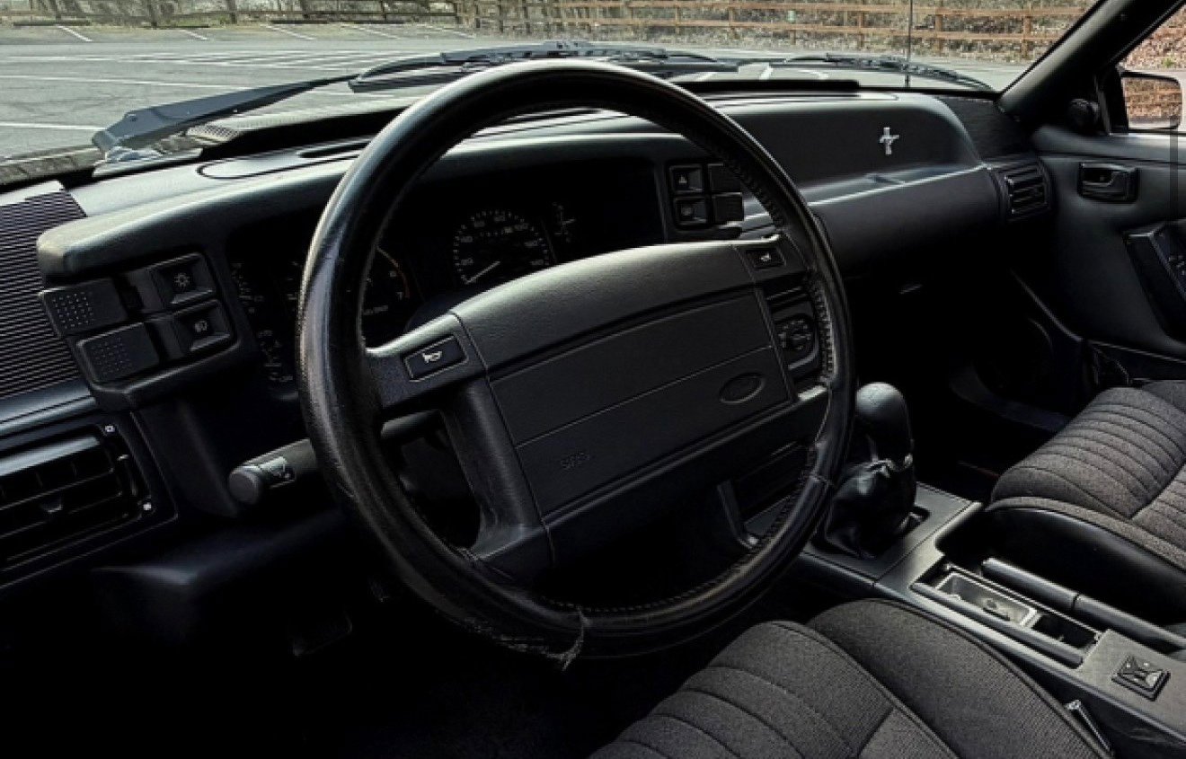Used 1993 Ford Mustang Cobra image 4