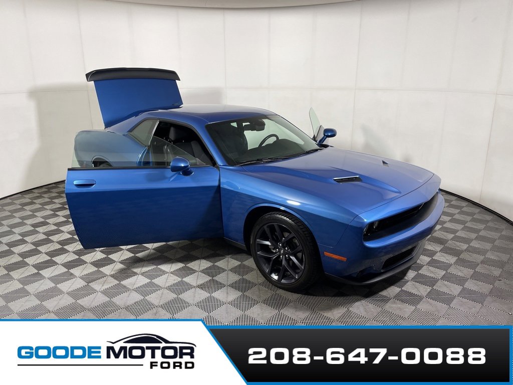 Used 2023 Dodge Challenger SXT w/ Blacktop Package image 8