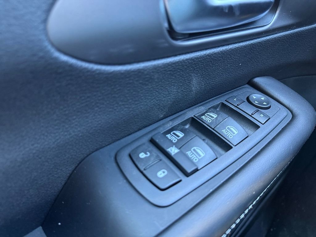 New 2026 Chrysler Pacifica Select FWD image 28