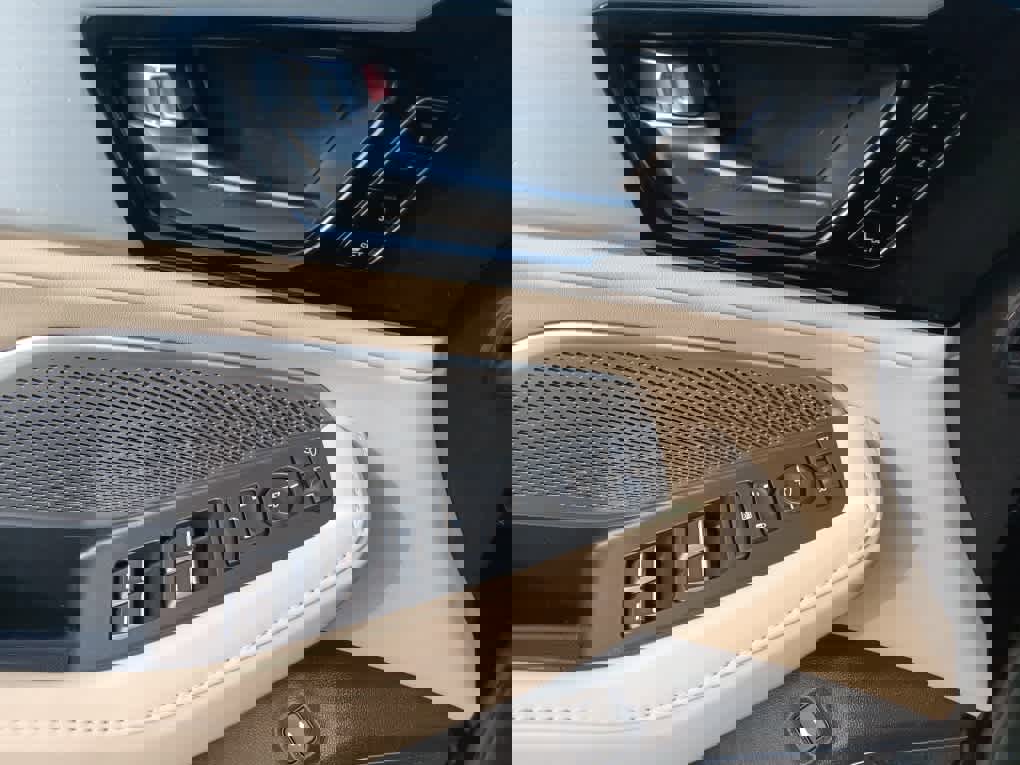 Used 2023 Acura MDX SH-AWD w/ Technology Package image 32