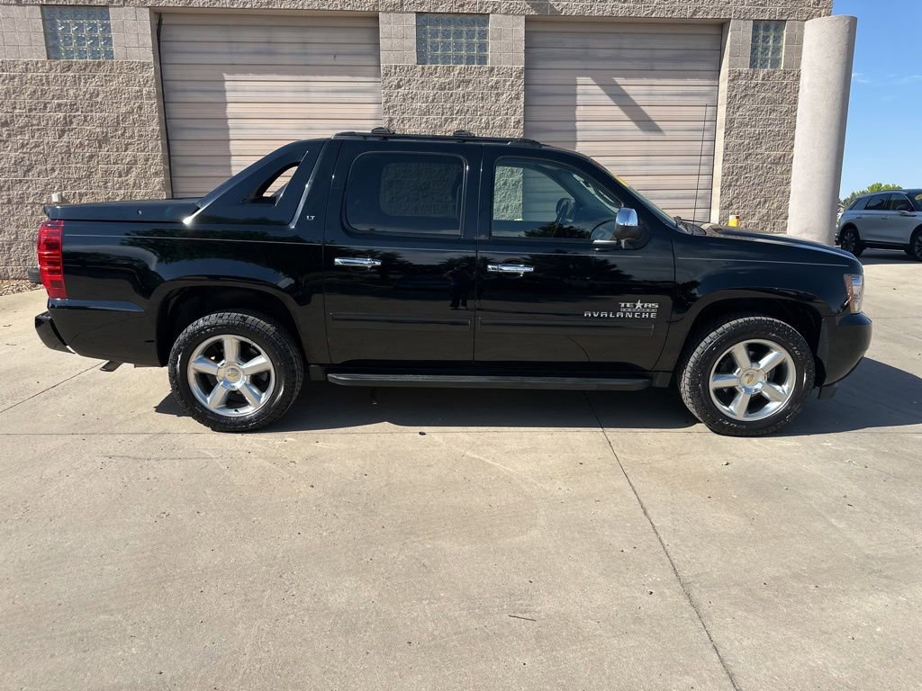 Used 2011 Chevrolet Avalanche LT w/ Texas Edition RWD image 32