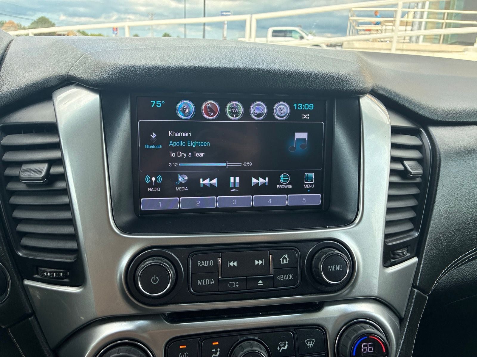 Used 2018 Chevrolet Tahoe Premier AWD/4WD image 25