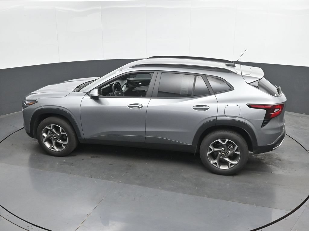 Used 2025 Chevrolet Trax LT w/ LT Convenience Package FWD image 35