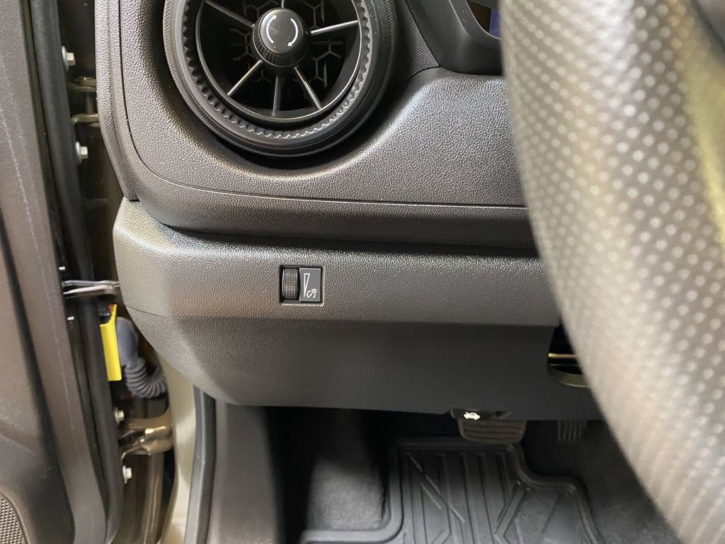 Used 2024 Chevrolet Colorado W/T RWD image 32