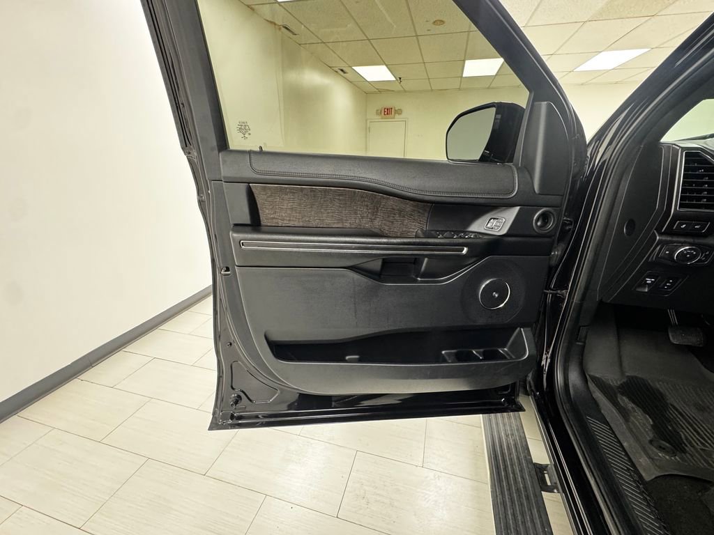 Used 2021 Ford Expedition Max Limited image 9
