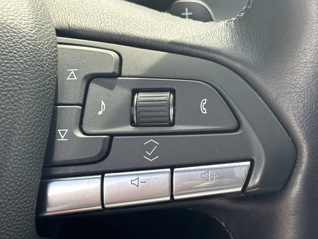 Used 2025 Cadillac XT4 Premium Luxury AWD/4WD image 25