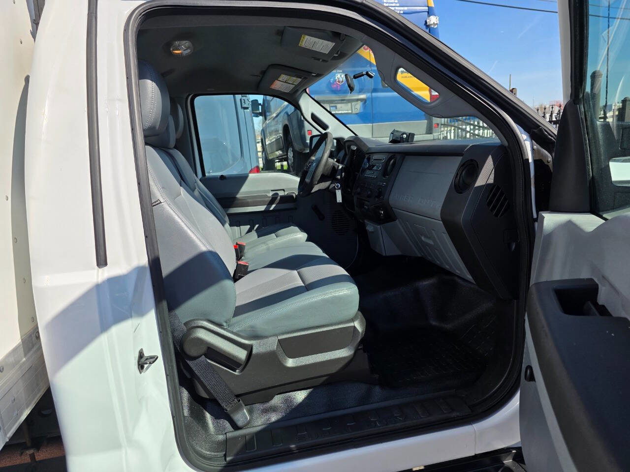 Used 2016 Ford F550 2WD Regular Cab Super Duty image 13