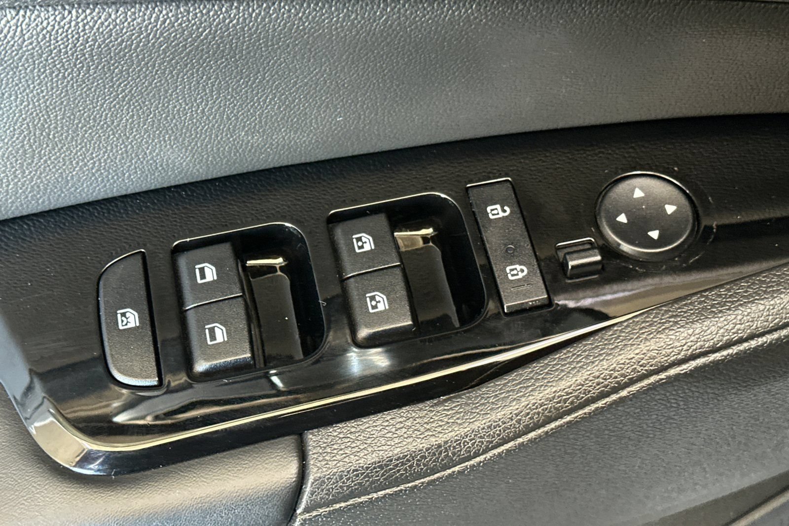 Certified 2023 Kia Sportage EX FWD image 12