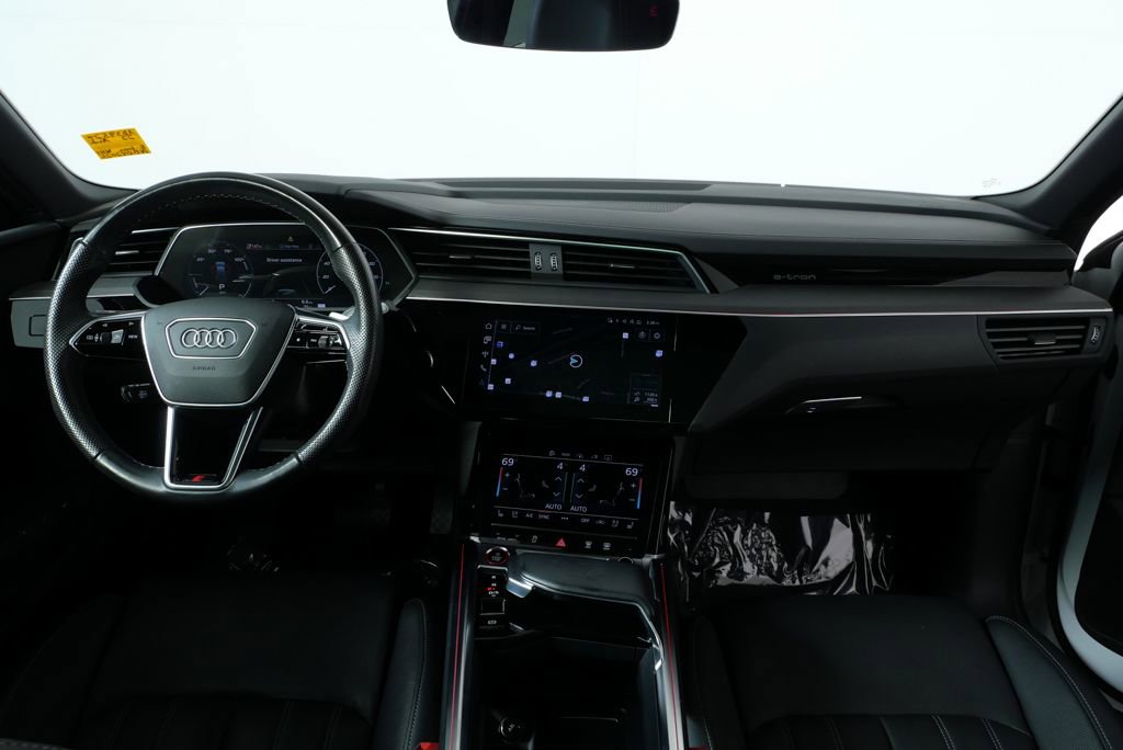 Certified 2022 Audi e-tron S Premium Plus w/ 21" Black Optic Package image 16