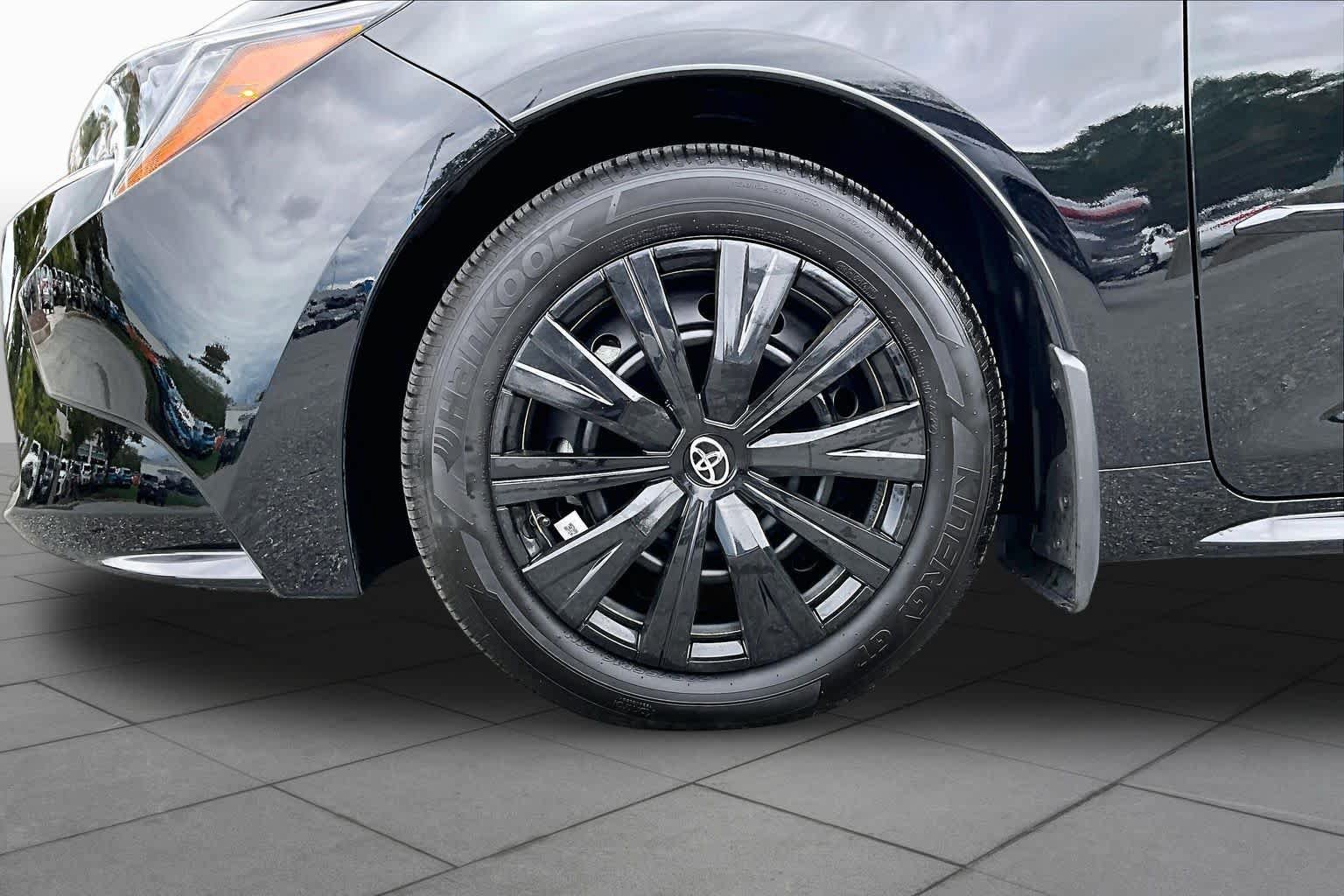 Used 2023 Toyota Corolla LE FWD image 11
