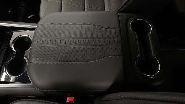 Used 2026 Chevrolet Suburban High Country AWD/4WD image 20