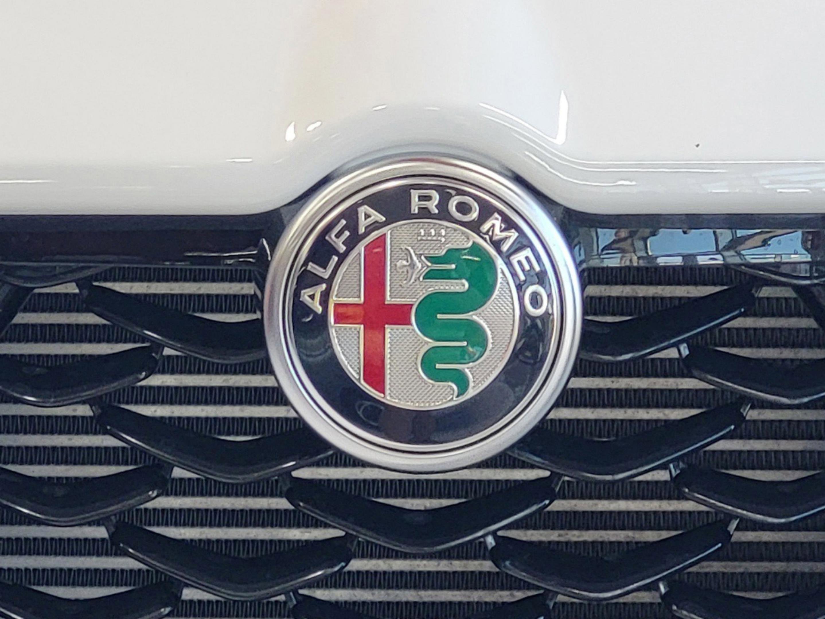 New 2025 Alfa Romeo Stelvio Sprint image 12