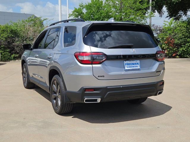 Used 2025 Honda Pilot Sport image 7