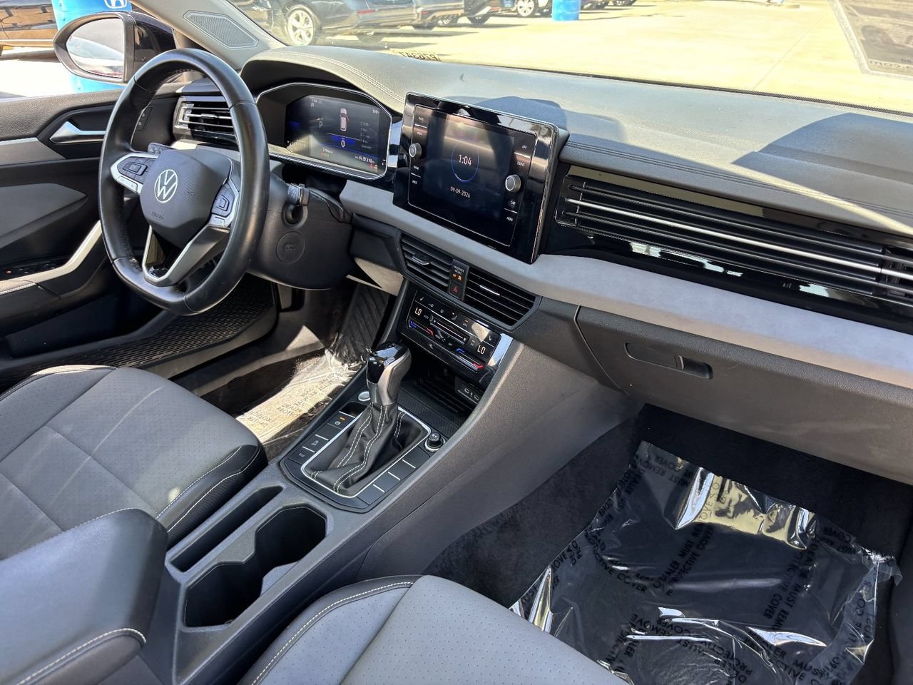 Used 2025 Volkswagen Jetta SE FWD image 10