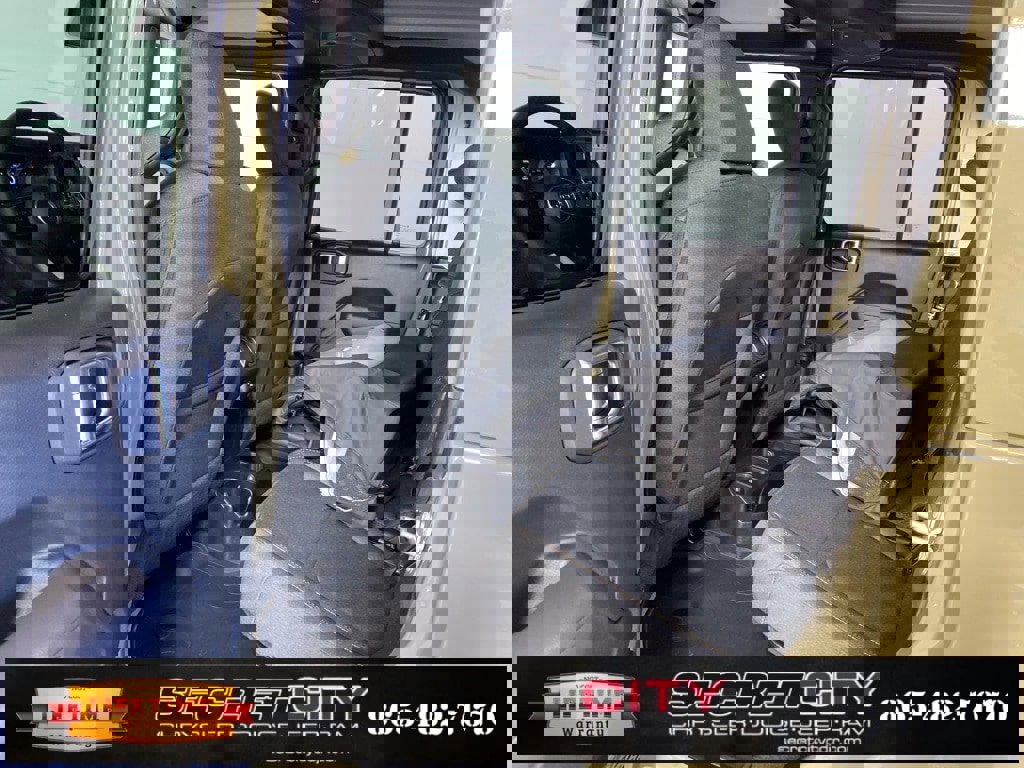 New 2025 Jeep Gladiator Sport image 27