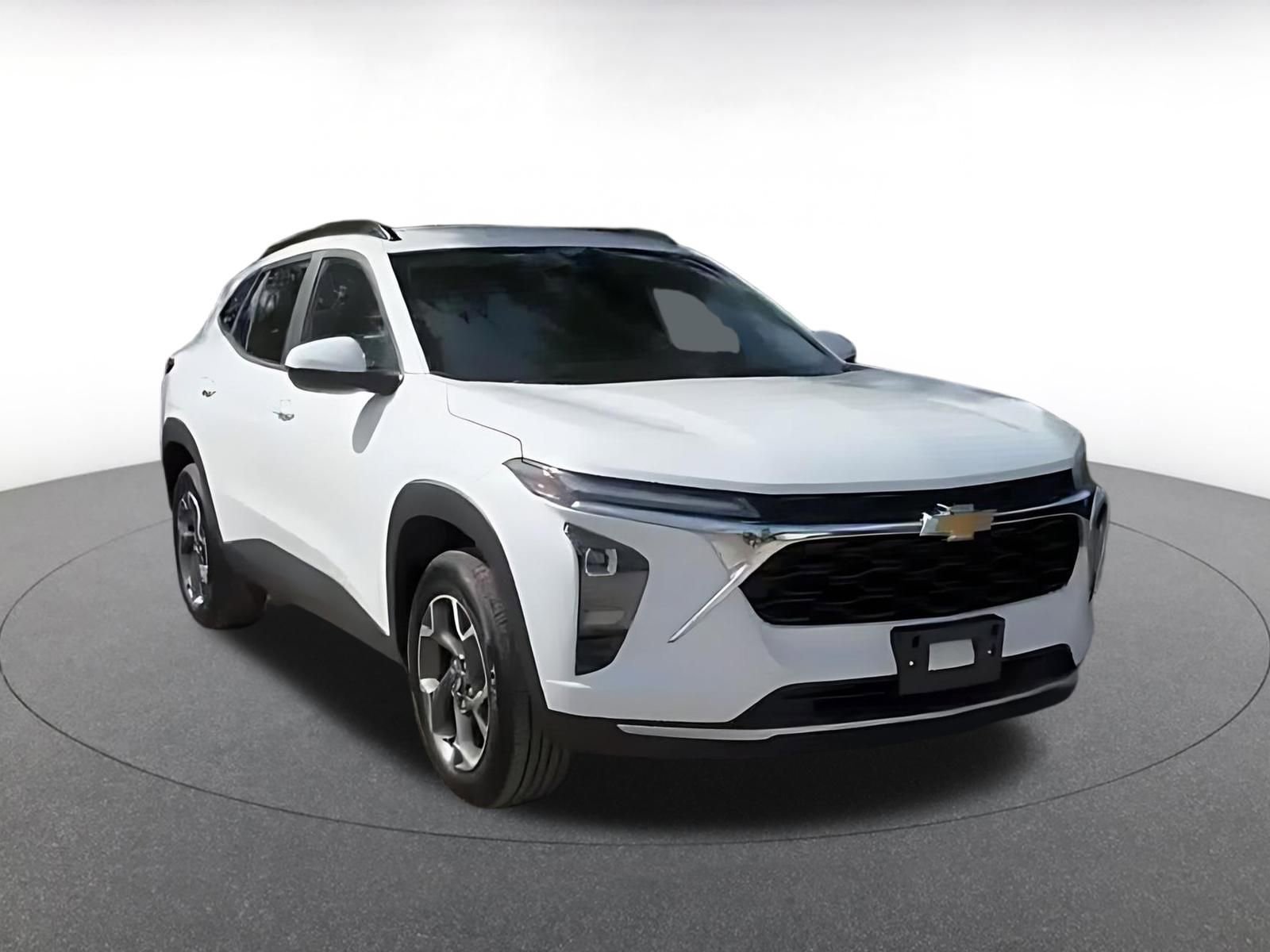 Used 2025 Chevrolet Trax LT image 2