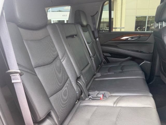 Used 2016 Cadillac Escalade Luxury AWD/4WD image 16