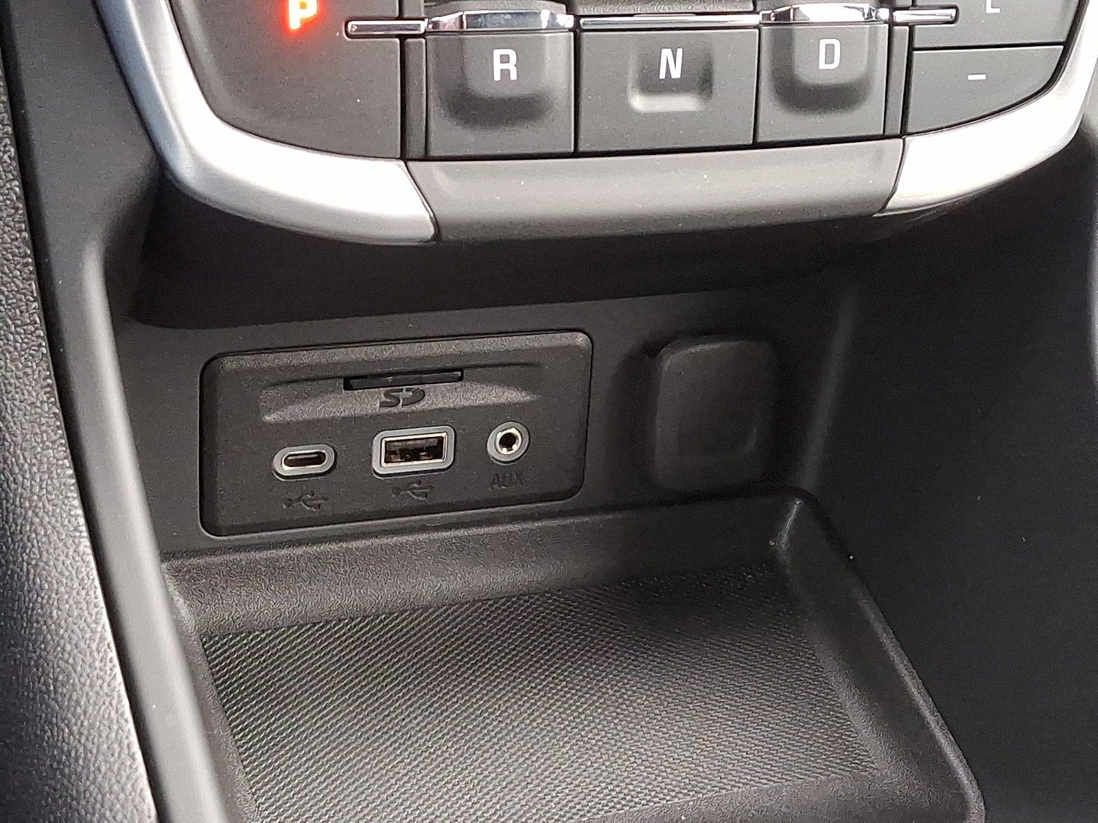 Used 2024 GMC Terrain SLT w/ Infotainment Package II image 25