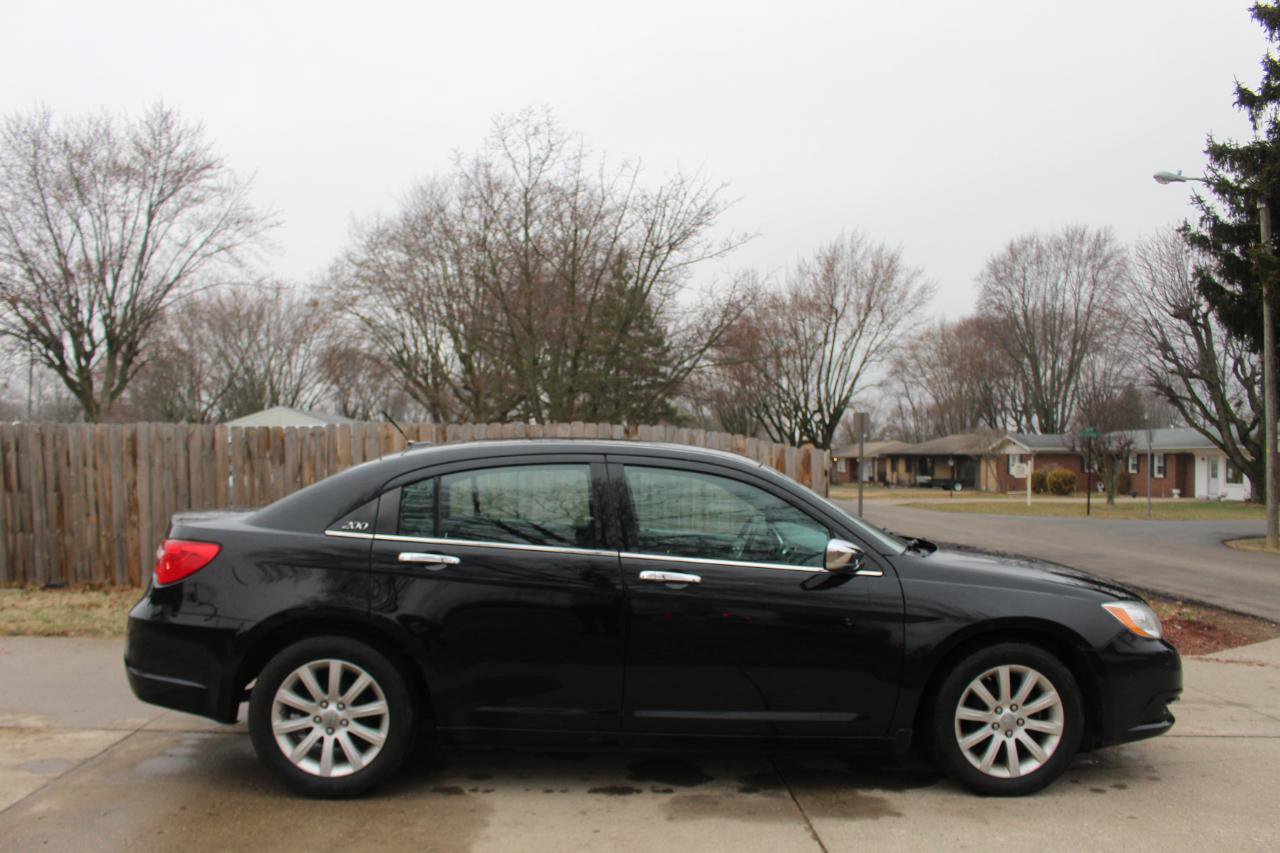 Used 2013 Chrysler 200 Limited FWD image 11