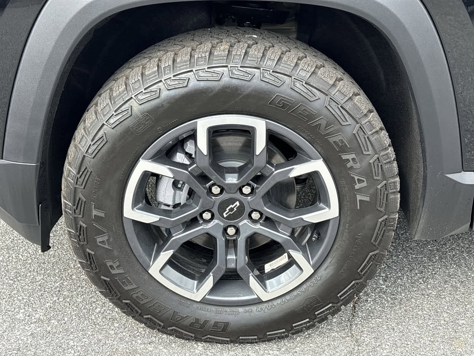 New 2026 Chevrolet Equinox ACTIV w/ Convenience Package III AWD/4WD image 32