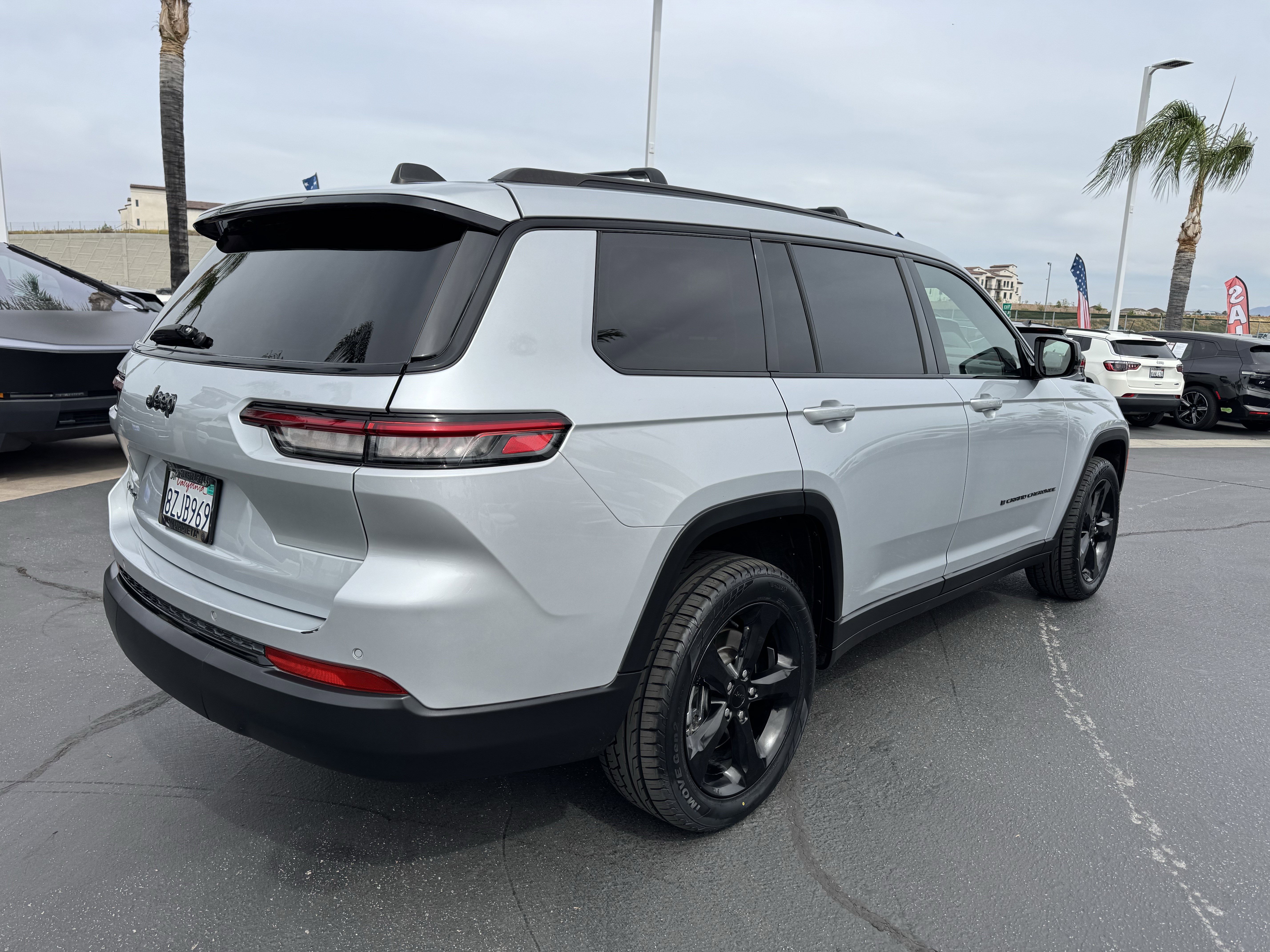 Used 2021 Jeep Grand Cherokee L Laredo image 10
