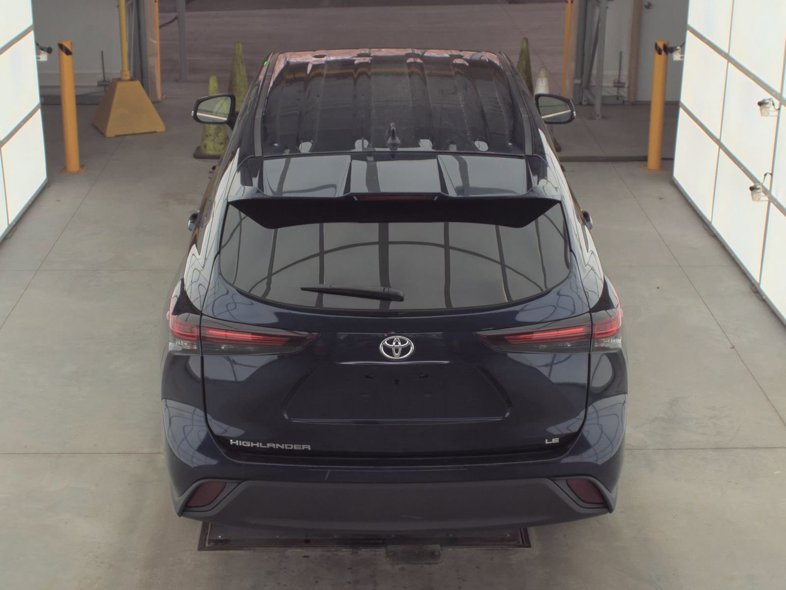 Used 2025 Toyota Highlander LE image 10