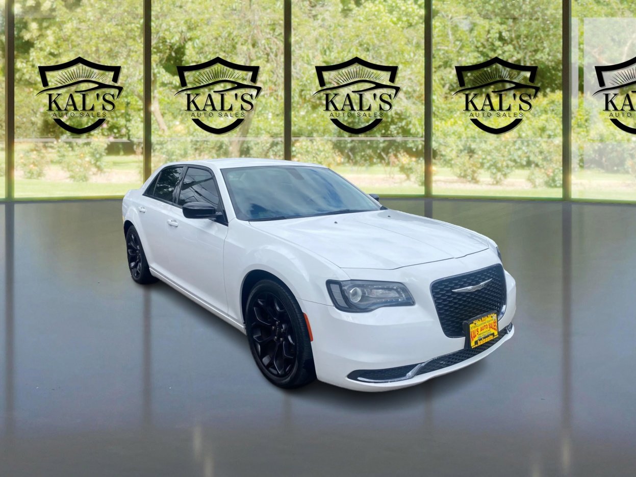 Used 2020 Chrysler 300 Touring w/ Sport Appearance Package image 3