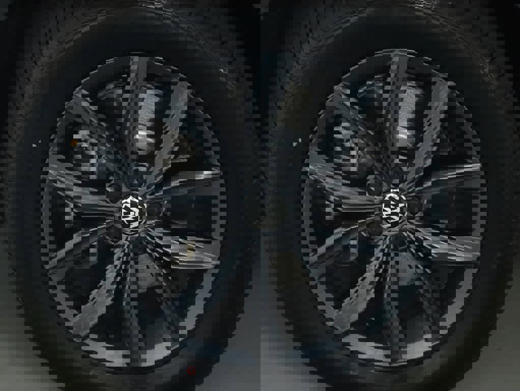 Certified 2022 Volkswagen Tiguan SE w/ Panoramic Sunroof Package image 40