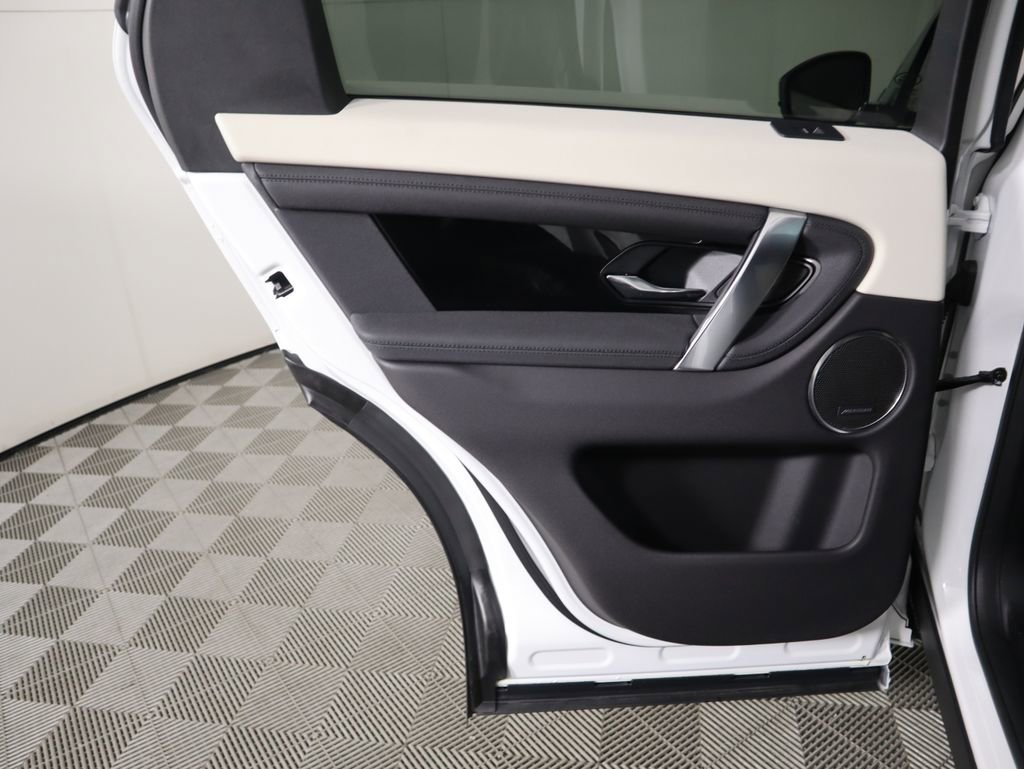 Used 2025 Land Rover Discovery Sport S image 26