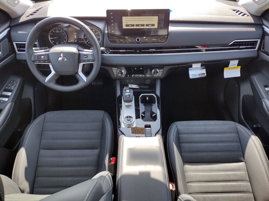New 2026 Mitsubishi Outlander SE image 2