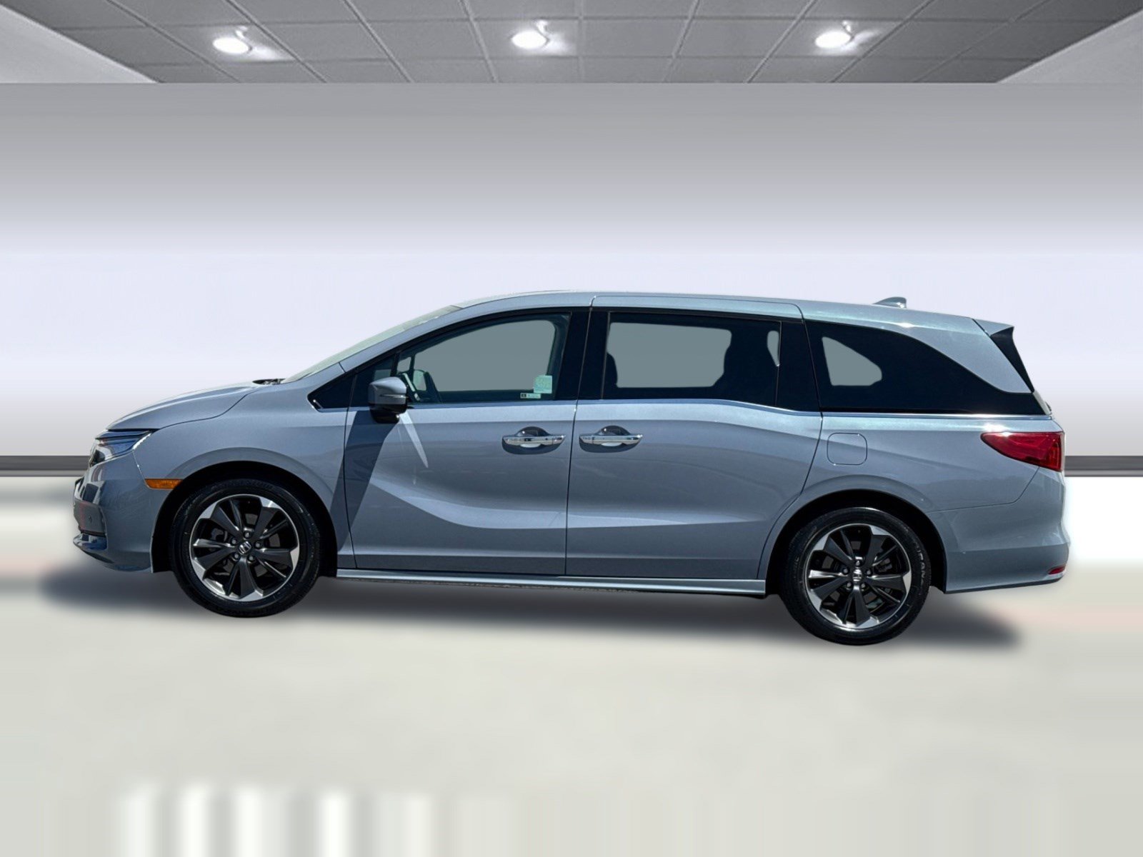 Used 2023 Honda Odyssey Elite image 2