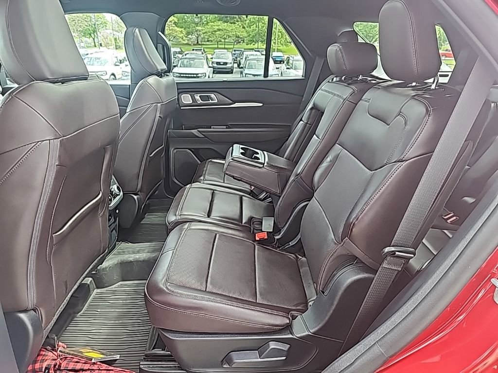 Used 2025 Ford Explorer Platinum AWD/4WD image 12