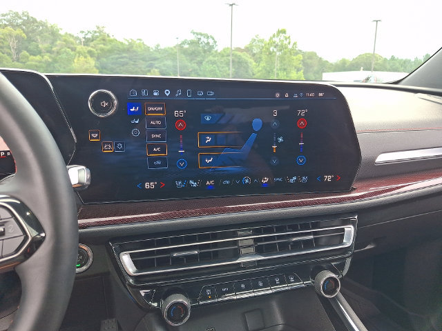 Used 2025 Chevrolet Traverse RS FWD image 16
