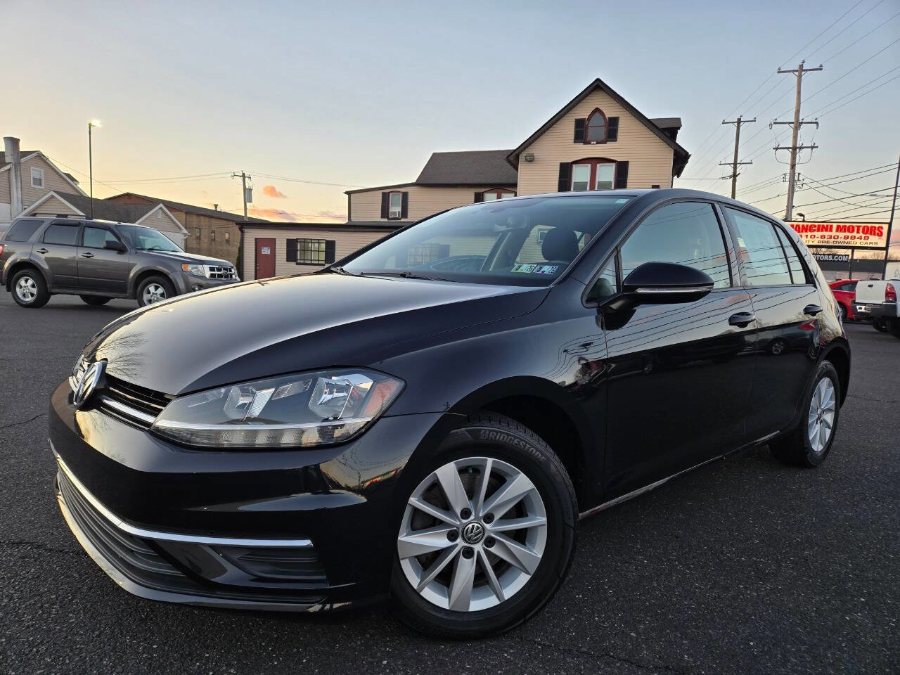 Used 2018 Volkswagen Golf S image 2