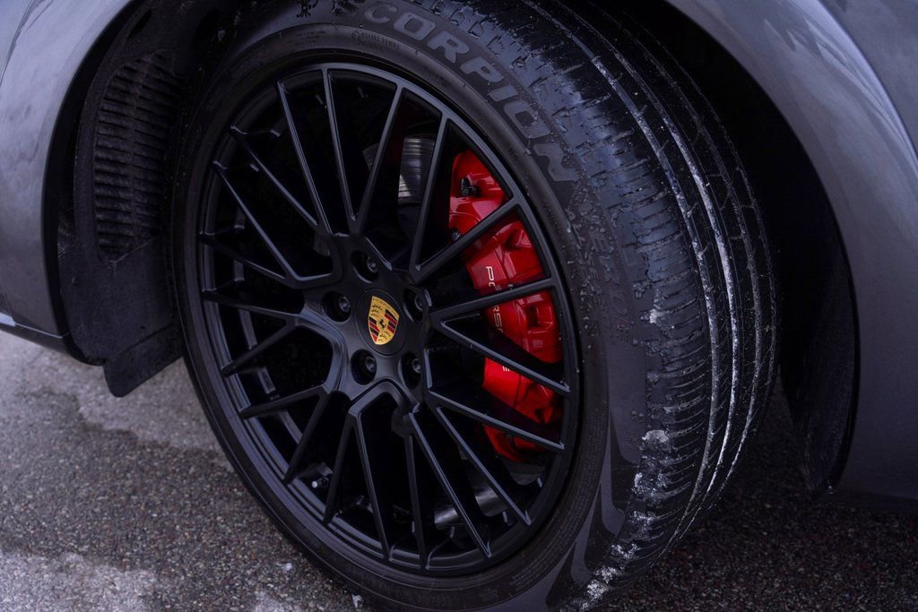 Used 2021 Porsche Cayenne GTS image 4
